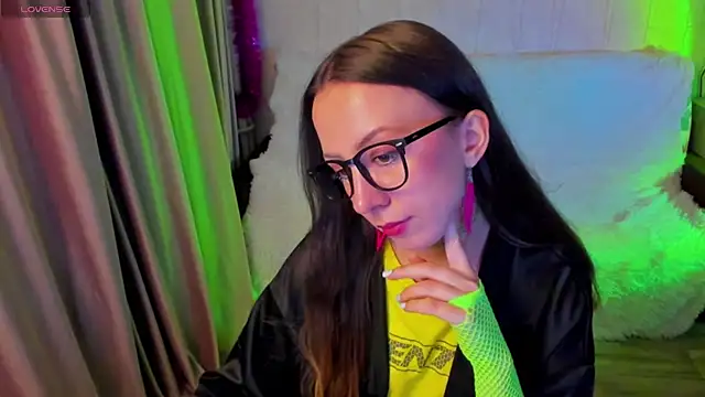 CurlySteph online show from 11.27.25