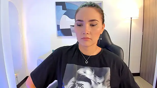 SaraParker  online show from 10.31.25