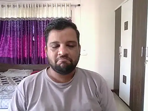 Snapshot of dhruv_love chatting on 11.10.25 dhruv love online show from 11.10.25