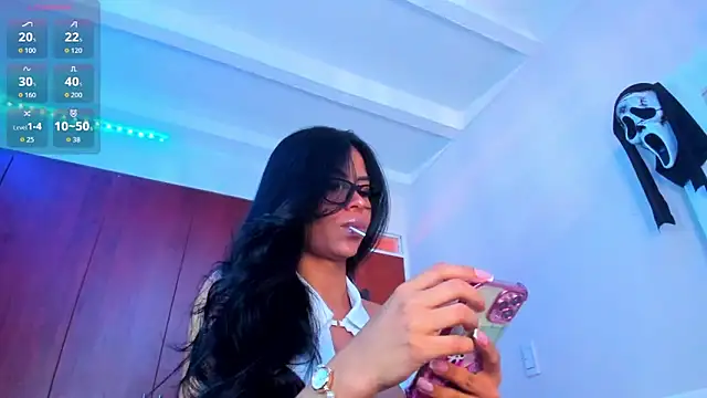 Snapshot of divinesalome chatting on 10.04.25 divinesalome online show from 10.04.25