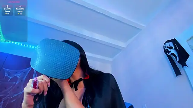 Snapshot of divinesalome chatting on 10.11.25 divinesalome online show from 10.11.25