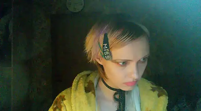 Snapshot of WildMissNiks chatting on 12.17.24 WildMissNiks online show from 12.17.24