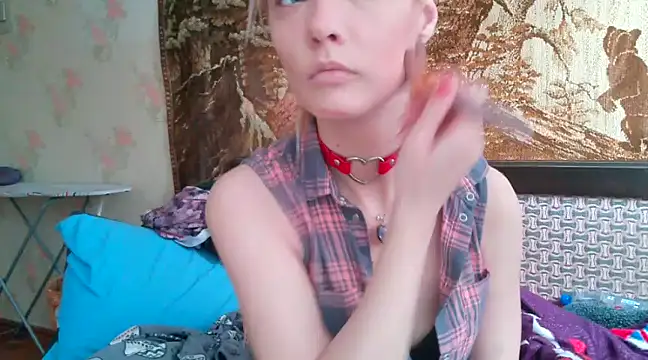 Snapshot of WildMissNiks chatting on 02.20.25 WildMissNiks online show from 02.20.25