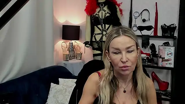 Snapshot of crystaLUX chatting on 12.30.24 crystaLUX online show from 12.30.24