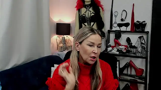 Snapshot of crystaLUX chatting on 01.23.25 crystaLUX online show from 01.23.25