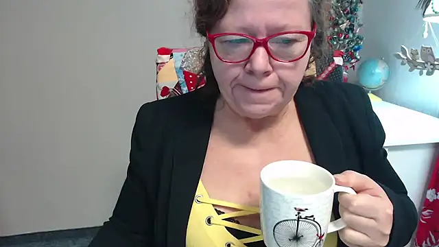 Snapshot of Adelewildx chatting on 12.17.24 Adelewildx online show from 12.17.24