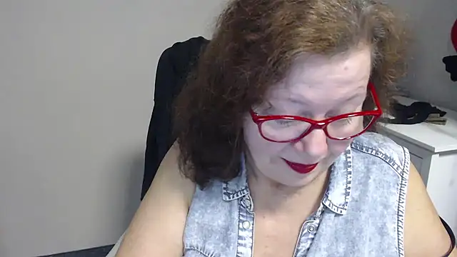 Snapshot of Adelewildx chatting on 02.19.25 Adelewildx online show from 02.19.25