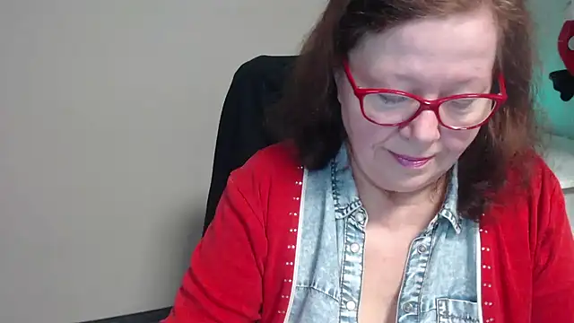 Snapshot of Adelewildx chatting on 03.17.25 Adelewildx online show from 03.17.25