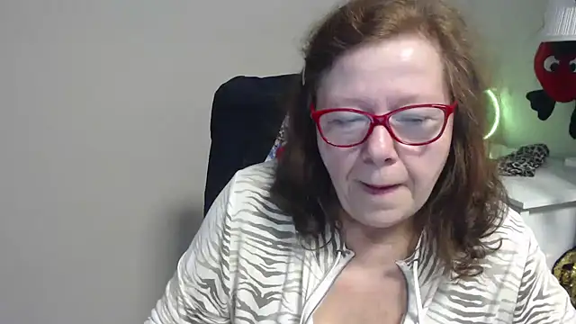 Snapshot of Adelewildx chatting on 03.18.25 Adelewildx online show from 03.18.25