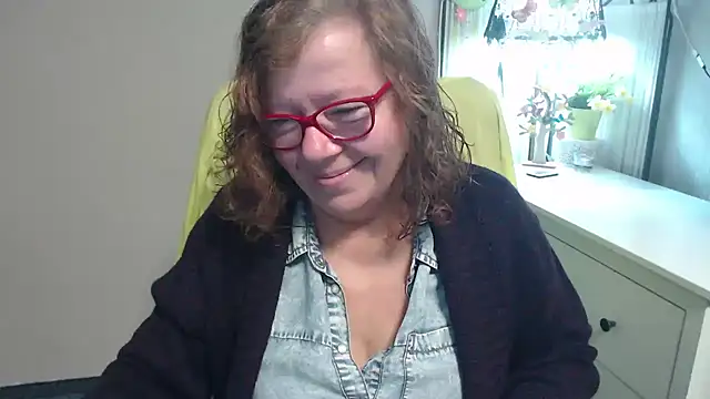 Snapshot of Adelewildx chatting on 10.02.25 Adelewildx online show from 10.02.25