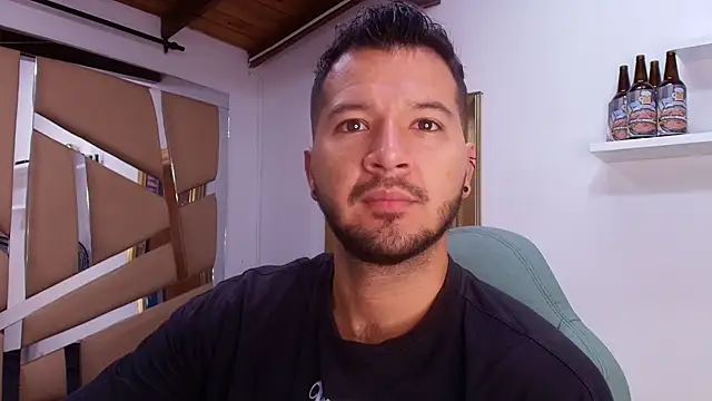 Snapshot of mister_miike chatting on 10.01.25 mister miike online show from 10.01.25