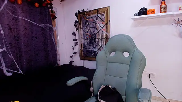Snapshot of mister_miike chatting on 10.18.25 mister miike online show from 10.18.25
