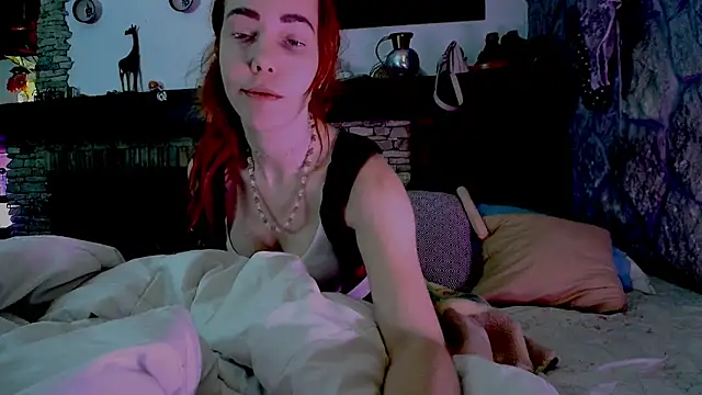 Snapshot of pisswhorelana chatting on 02.02.25 pisswhorelana online show from 02.02.25