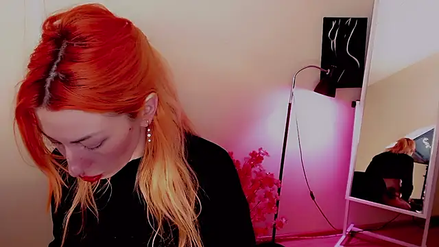 Snapshot of AnnieGOld_ chatting on 12.07.24 AnnieGOld  online show from 12.07.24