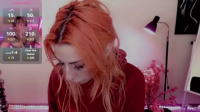 Snapshot of AnnieGOld_ chatting on 12.14.24 AnnieGOld  online show from 12.14.24
