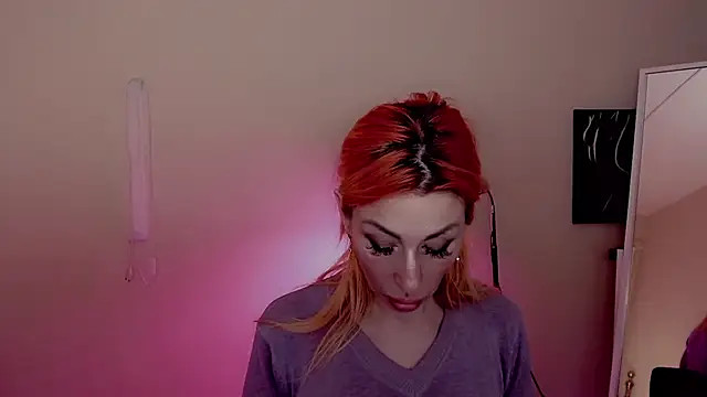 Snapshot of AnnieGOld_ chatting on 12.27.24 AnnieGOld  online show from 12.27.24