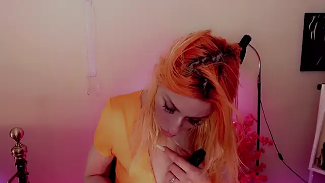 Snapshot of AnnieGOld_ chatting on 12.28.24 AnnieGOld  online show from 12.28.24