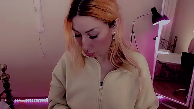 Snapshot of AnnieGOld_ chatting on 02.27.25 AnnieGOld  online show from 02.27.25