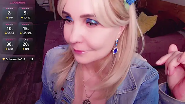 Snapshot of _unique_cam_ chatting on 03.15.25 unique cam online show from 03.15.25