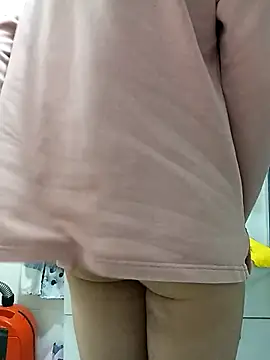 Snapshot of ResonantBeer chatting on 09.29.25 ResonantBeer online show from 09.29.25