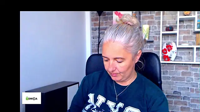 Snapshot of angel_devil_milf chatting on 10.20.25 angel devil milf online show from 10.20.25