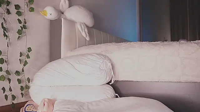 Snapshot of liassmolly1_couple chatting on 02.23.25 liassmolly1 couple online show from 02.23.25