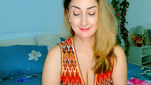 Snapshot of Tyana40 chatting on 03.19.25 Tyana40 online show from 03.19.25