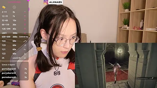 Snapshot of aliiiiiina chatting on 01.11.25 aliiiiiina online show from 01.11.25