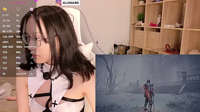 Snapshot of aliiiiiina chatting on 01.12.25 aliiiiiina online show from 01.12.25