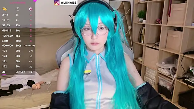 Snapshot of aliiiiiina chatting on 03.06.25 aliiiiiina online show from 03.06.25