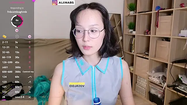 Snapshot of aliiiiiina chatting on 03.07.25 aliiiiiina online show from 03.07.25