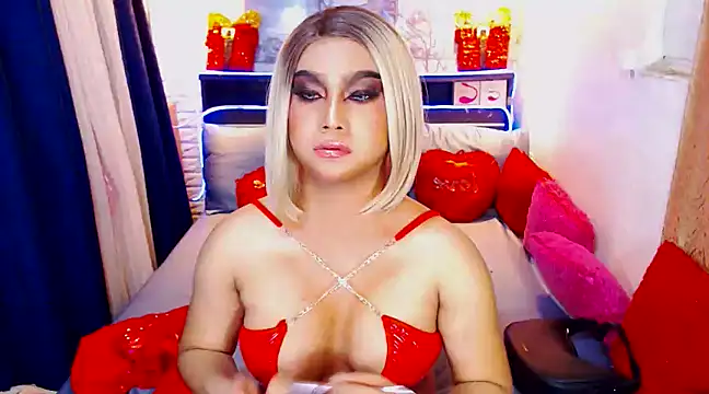 Snapshot of TsGoddessNhicolle chatting on 12.13.24 TsGoddessNhicolle online show from 12.13.24