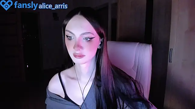 Snapshot of Alice__Aris chatting on 11.04.25 Alice Aris online show from 11.04.25