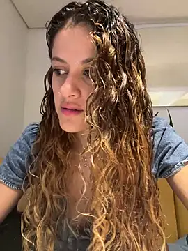 Snapshot of alana15 chatting on 12.19.24 alana15 online show from 12.19.24