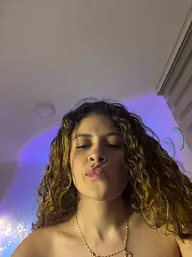 Snapshot of alana15 chatting on 12.26.24 alana15 online show from 12.26.24