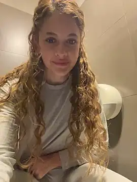 Snapshot of alana15 chatting on 01.14.25 alana15 online show from 01.14.25