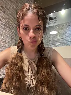 Snapshot of alana15 chatting on 01.17.25 alana15 online show from 01.17.25