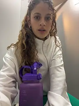 Snapshot of alana15 chatting on 01.26.25 alana15 online show from 01.26.25