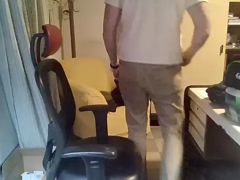 Snapshot of mariohurt101 chatting on 10.25.25 mariohurt101 online show from 10.25.25