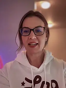 Snapshot of MaiseKnox chatting on 12.29.24 MaiseKnox online show from 12.29.24