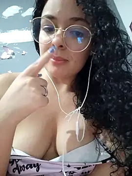 Snapshot of NinaSweet2 chatting on 03.08.25 NinaSweet2 online show from 03.08.25