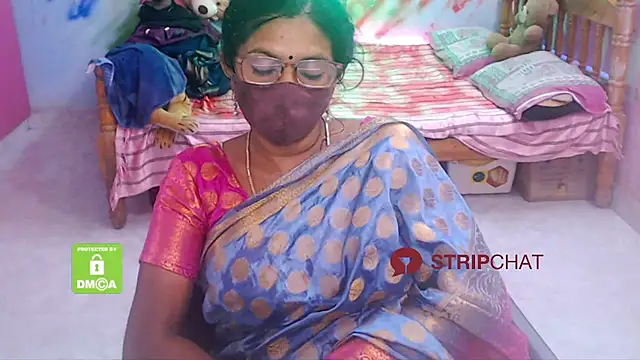 Snapshot of Novapol chatting on 01.01.25 Novapol online show from 01.01.25