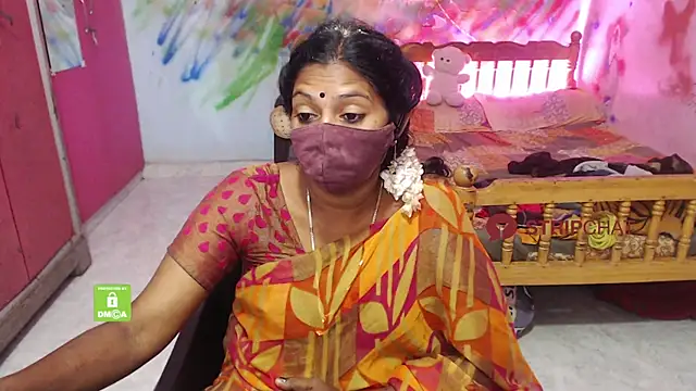 Snapshot of Novapol chatting on 09.22.25 Novapol online show from 09.22.25