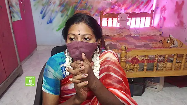 Snapshot of Novapol chatting on 09.24.25 Novapol online show from 09.24.25