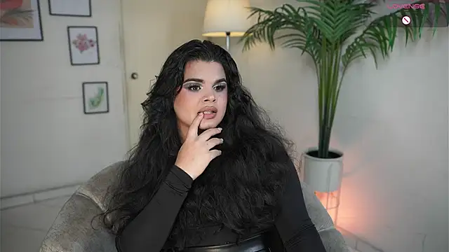 Snapshot of artechloe chatting on 09.17.25 artechloe online show from 09.17.25