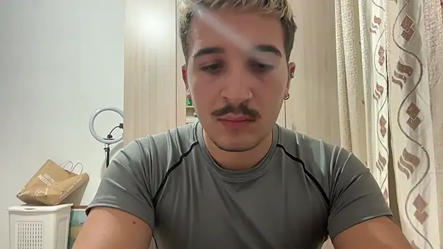 Snapshot of igiuil chatting on 11.17.25 igiuil online show from 11.17.25