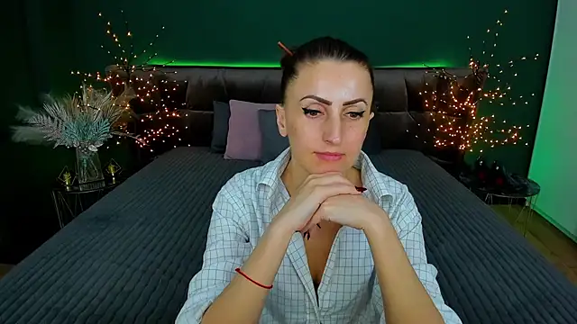 Rebecca Diamond online show from 02.06.25