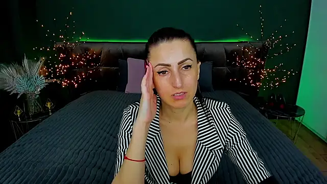 Rebecca Diamond online show from 03.18.25