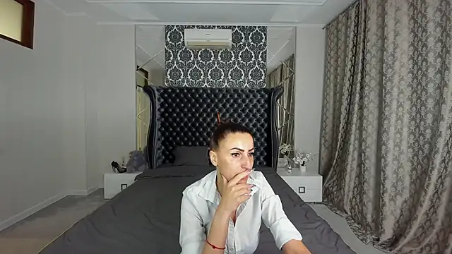 Rebecca Diamond online show from 10.06.25