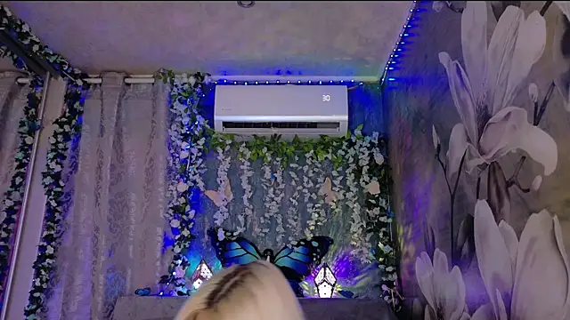 Snapshot of LexY- chatting on 02.17.25 LexY- online show from 02.17.25